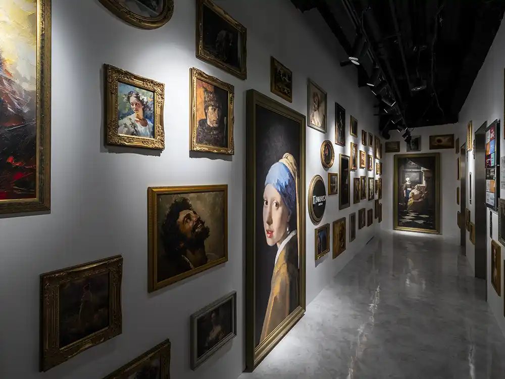 絵画の裏にある秘密の入り口