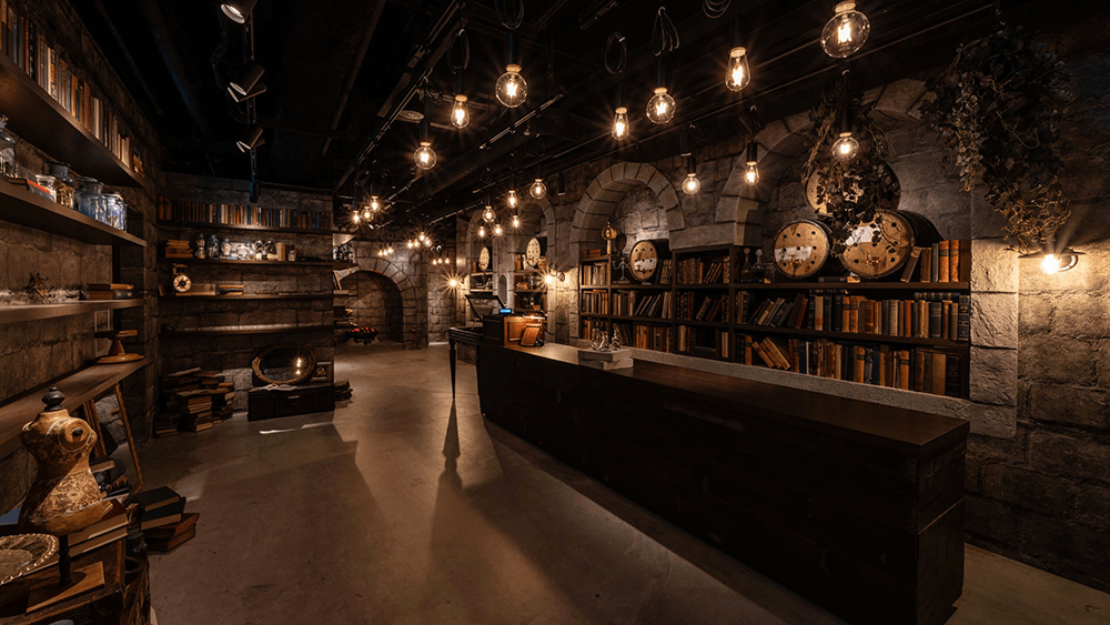 お家で楽しめる謎解きグッズや魔法のアイテムを取り揃えています